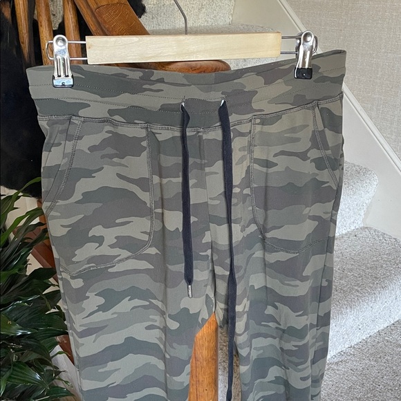 Zyia Athletic Camo Jogger Sweatpants - Picture 2 of 12